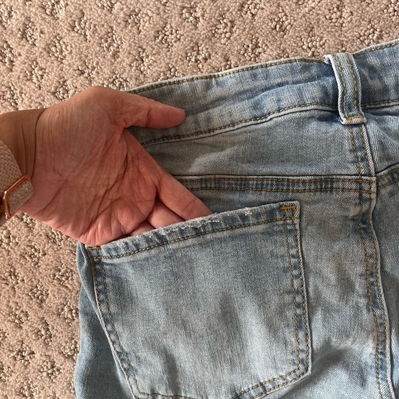 DEX Mid-Rise Light Wash Distressed Jeans - Picture 5 of 6